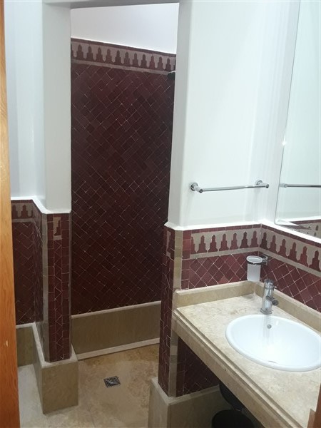 Villa d'Architecte à Vendre Route de Ouarzazate Marrakech – 7 Suites, 633m², Piscine, Proche Golfs (VZA309D) – photo 26