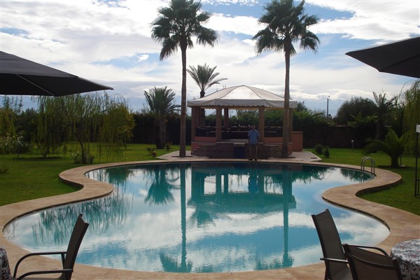 Villa d'Architecte à Vendre Route de Ouarzazate Marrakech – 7 Suites, 633m², Piscine, Proche Golfs (VZA309D) – photo 3