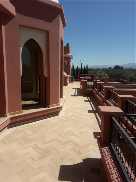 Villa d'Architecte à Vendre Route de Ouarzazate Marrakech – 7 Suites, 633m², Piscine, Proche Golfs (VZA309D) – photo 30