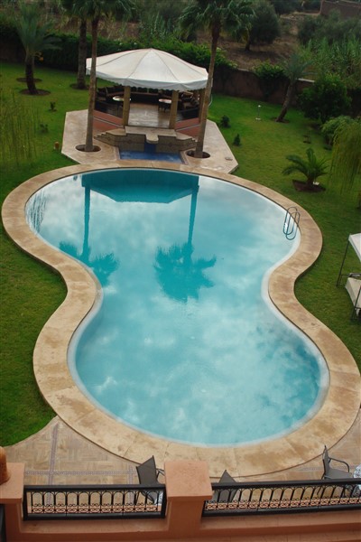 Villa d'Architecte à Vendre Route de Ouarzazate Marrakech – 7 Suites, 633m², Piscine, Proche Golfs (VZA309D) – photo 4
