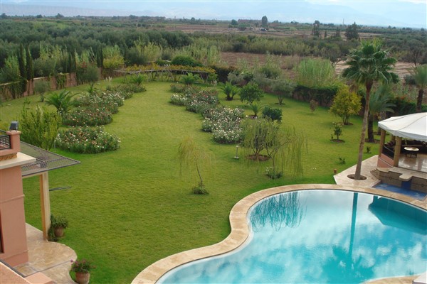 Villa d'Architecte à Vendre Route de Ouarzazate Marrakech – 7 Suites, 633m², Piscine, Proche Golfs (VZA309D) – photo 7