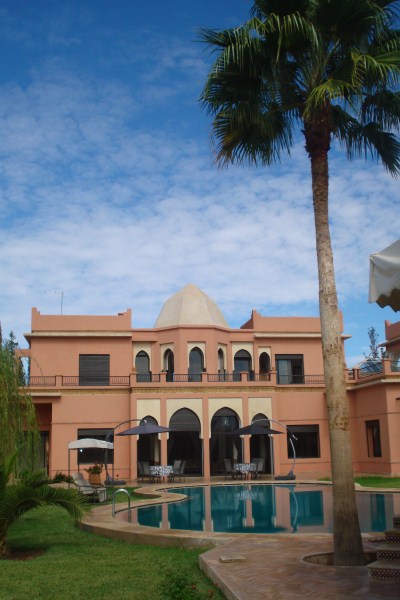 Villa d'Architecte à Vendre Route de Ouarzazate Marrakech – 7 Suites, 633m², Piscine, Proche Golfs (VZA309D) – photo 8