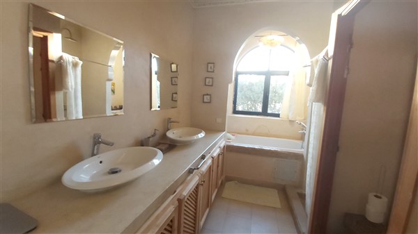 Palais luxe Route de Ouarzazate Marrakech – 1393m², 8 suites, 2.5 ha, piscine (VZA4) – photo 13