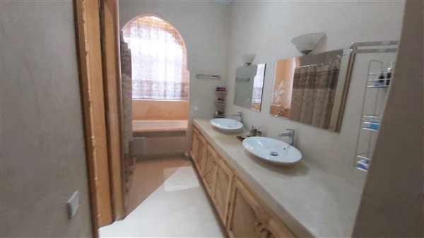 Palais luxe Route de Ouarzazate Marrakech – 1393m², 8 suites, 2.5 ha, piscine (VZA4) – photo 16