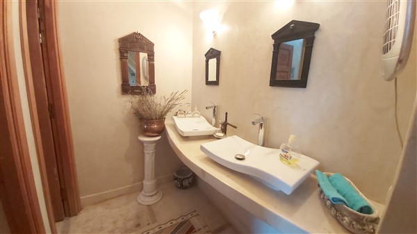Palais luxe Route de Ouarzazate Marrakech – 1393m², 8 suites, 2.5 ha, piscine (VZA4) – photo 9